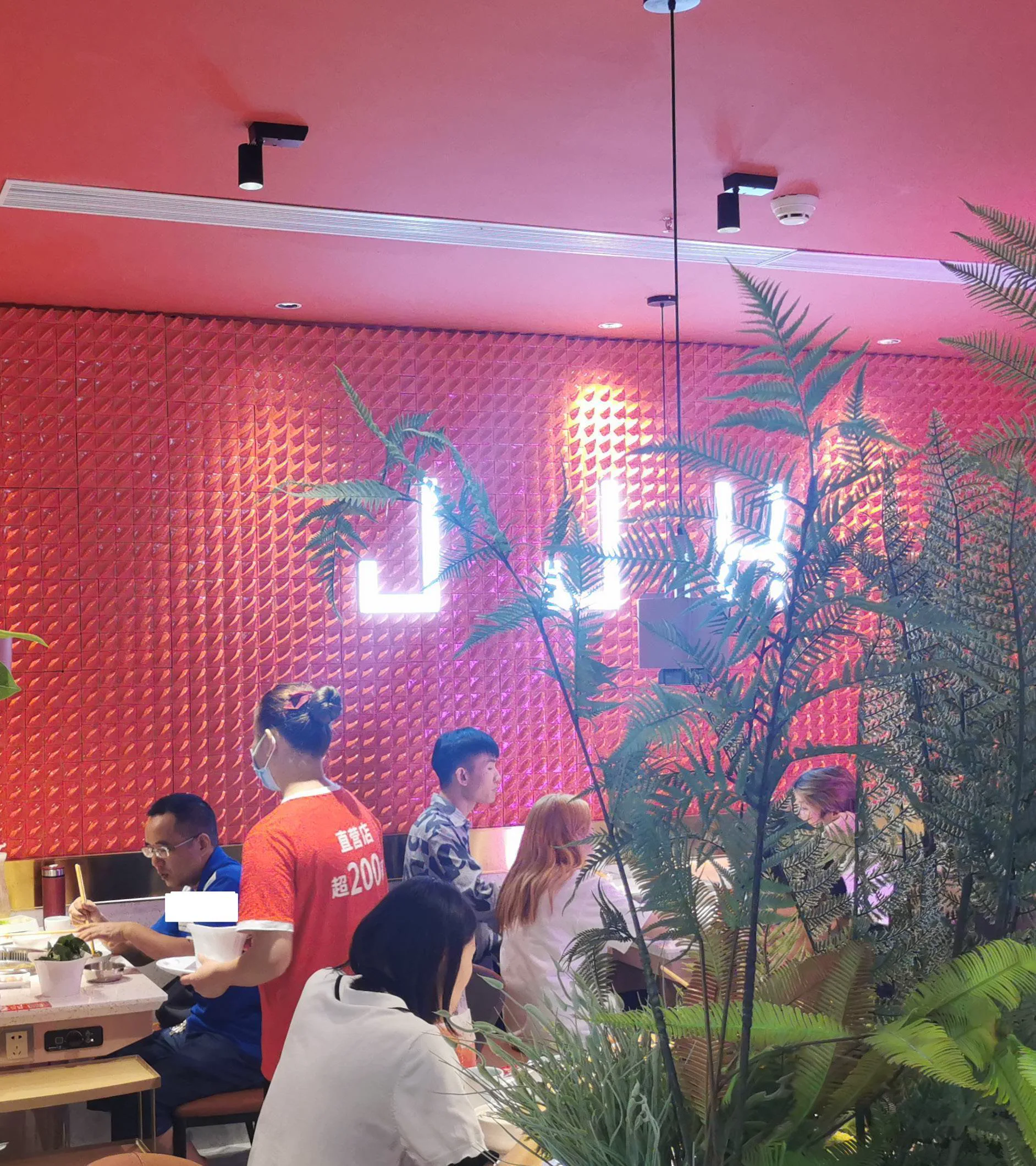 Jiji Hong at Xiangtan Wanda with a warm-toned dimensional glazed mosaic installation.