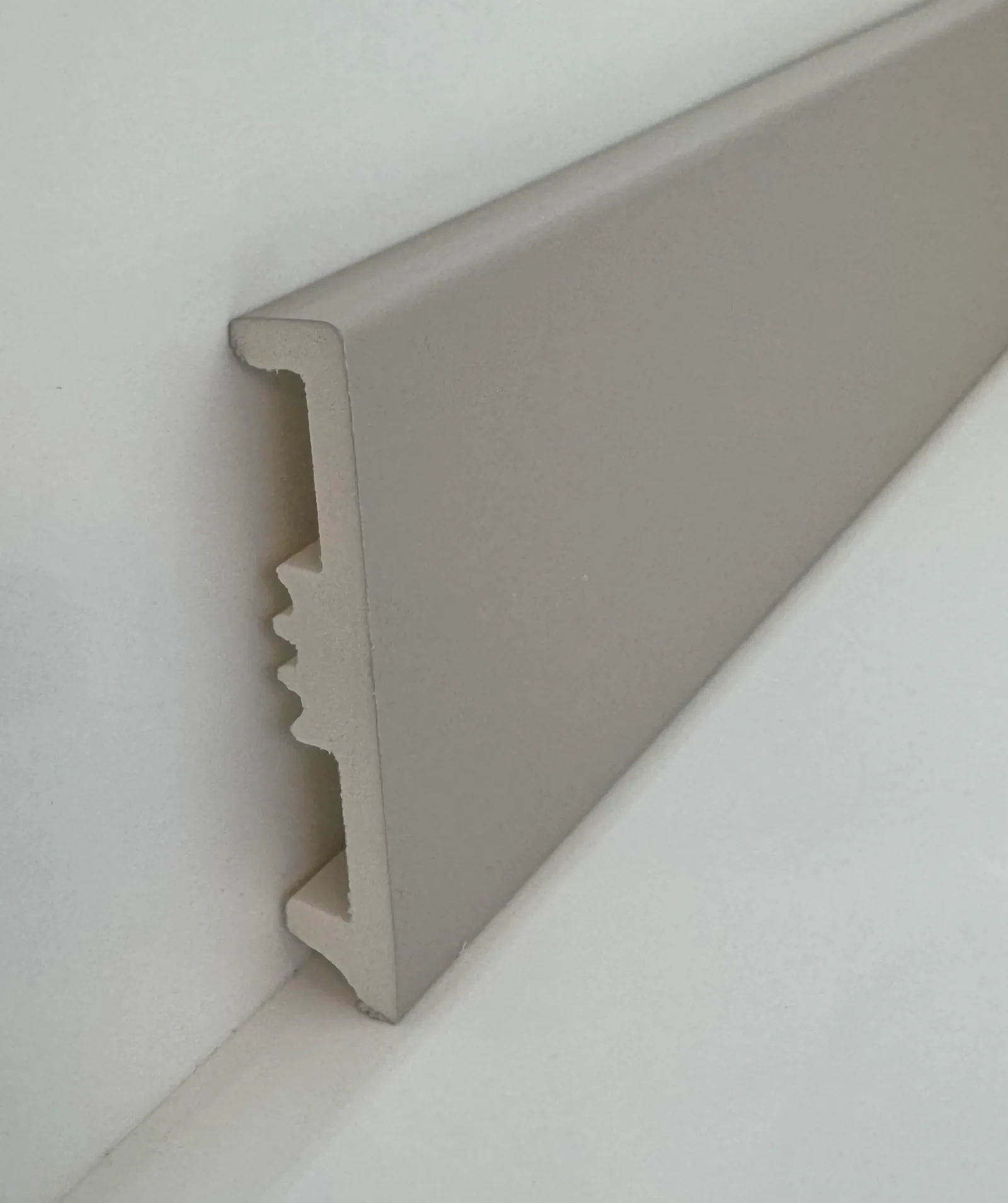 Capuccino 212 skirting board profile.